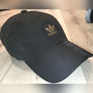 ♣️ Adidas Buckle Hat